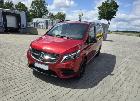 czerwony Mercedes Klasa V wynajem