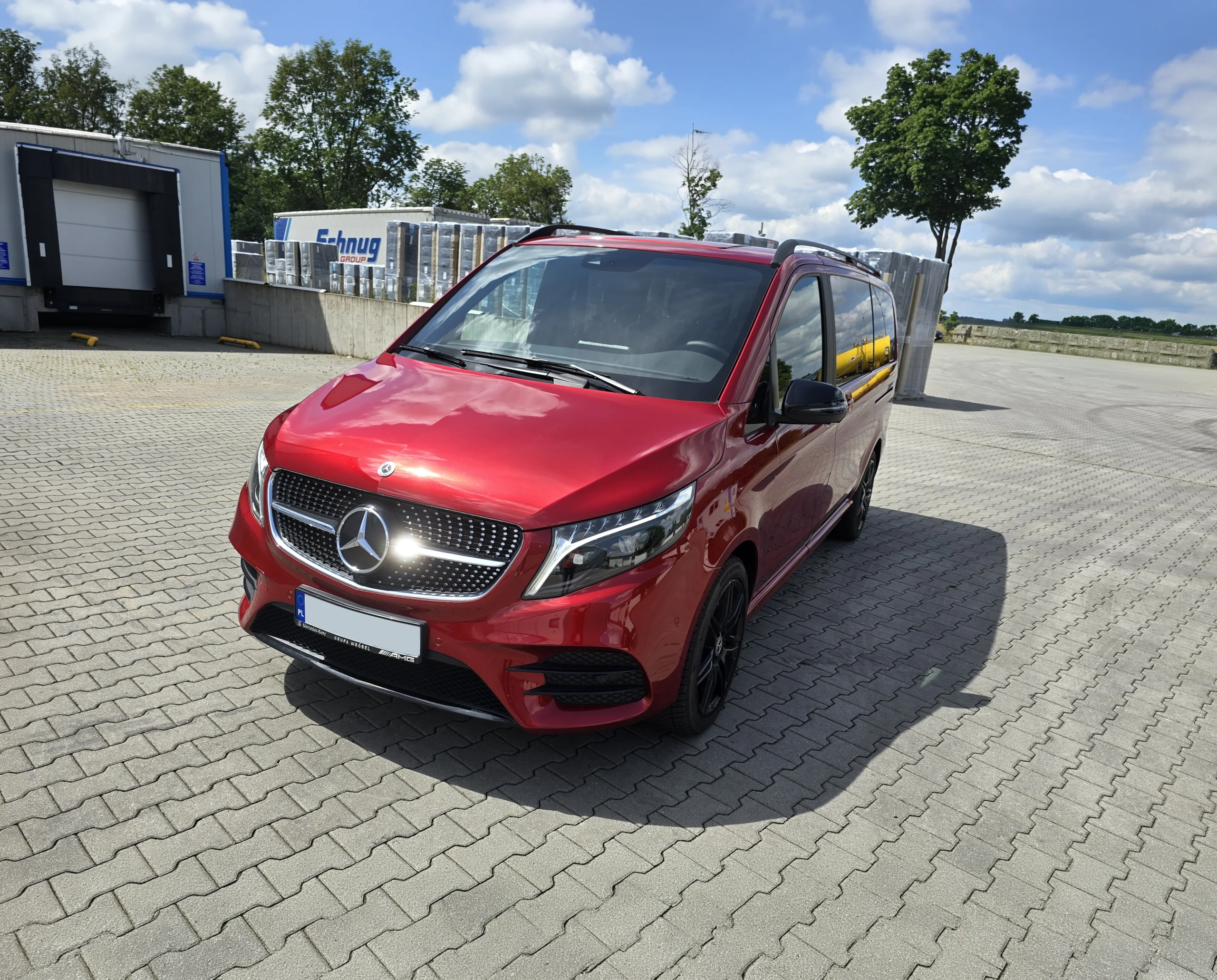 czerwony Mercedes Klasa V wynajem